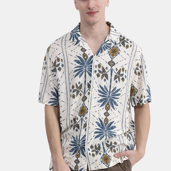 No Boundaries Blue and Cream Tropical Button-Down Shirt - Picture 1 of 4